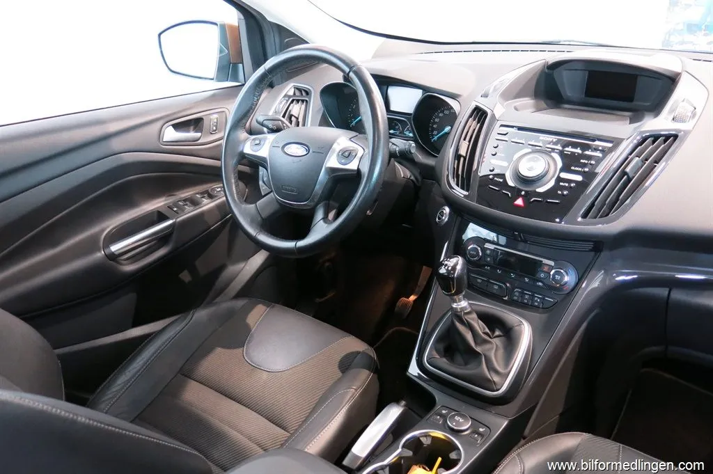 Ford Kuga 1.6T 150hk Titanium 1 Ägare V-Hjul, bild 11 av 12