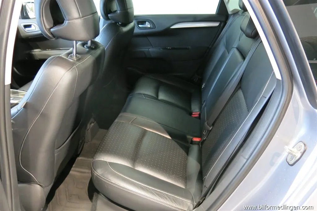 Citroën C4 1.2 e-THP Automat Skinnklädsel, bild 8 av 12