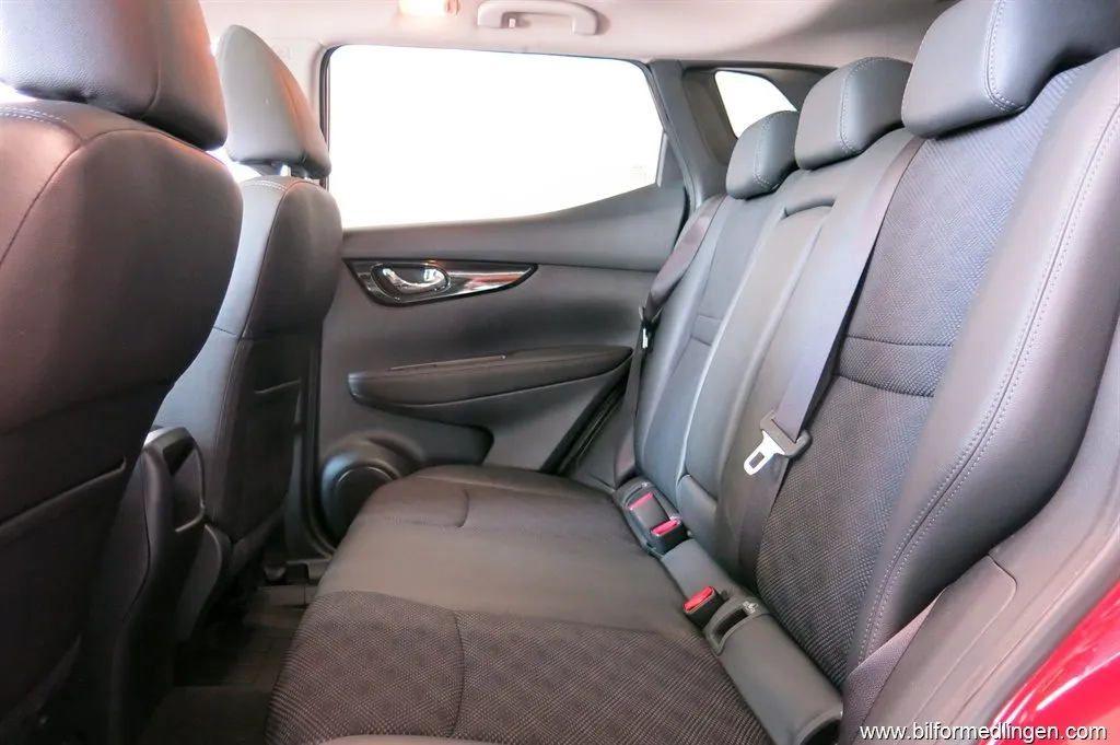 Nissan Qashqai 1.6 dCi 130hk Aut. Tekna Navi V-Hjul, bild 8 av 12