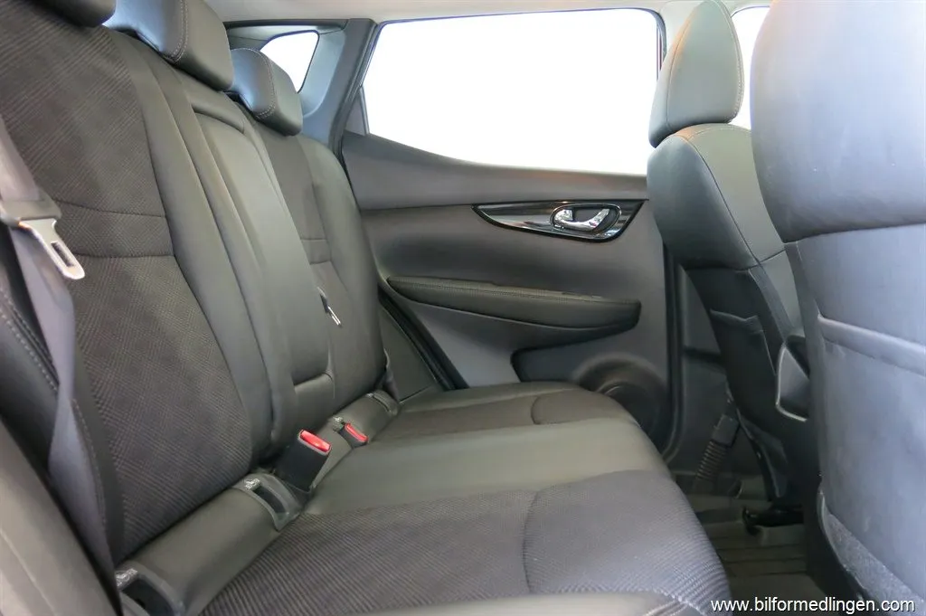Nissan Qashqai 1.6 dCi 130hk Aut. Tekna Navi V-Hjul, bild 10 av 12