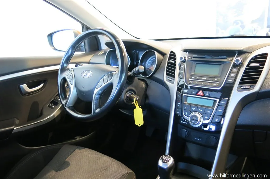 Hyundai i30 1.6 CRDi ECO 110hk, bild 9 av 12