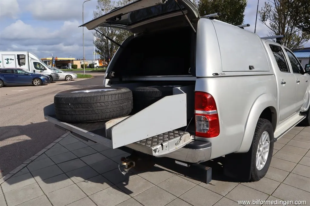 Toyota Hilux 3.0 D-4D 4x4 Double Cab 171hk Momsbil Aut 1 ägare Kåpa, bild 12 av 12