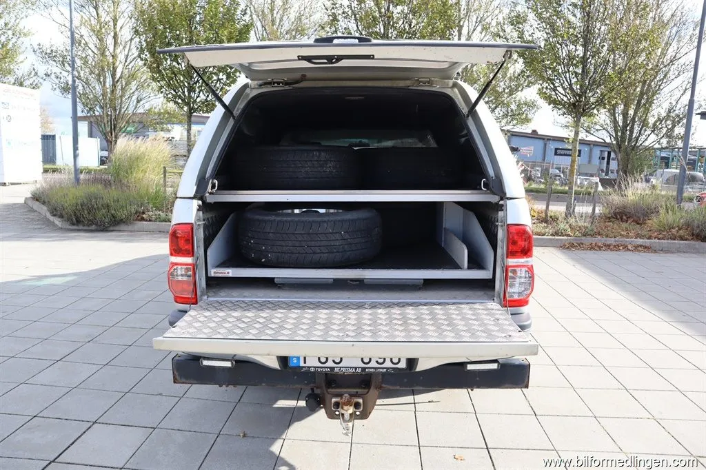 Toyota Hilux 3.0 D-4D 4x4 Double Cab 171hk Momsbil Aut 1 ägare Kåpa, bild 11 av 12