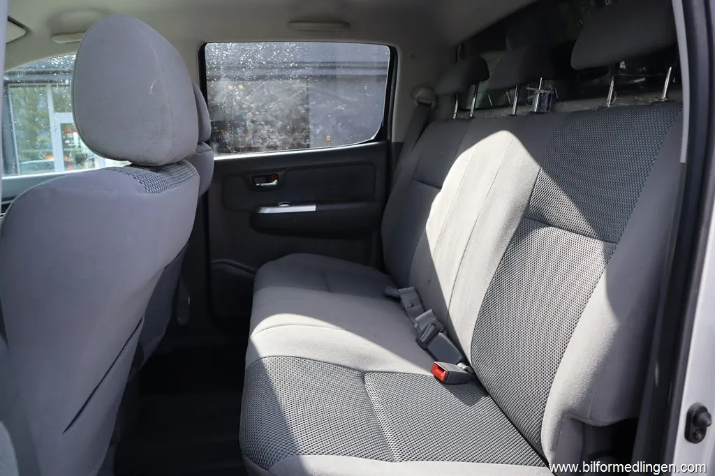 Toyota Hilux 3.0 D-4D 4x4 Double Cab 171hk Momsbil Aut 1 ägare Kåpa, bild 6 av 12
