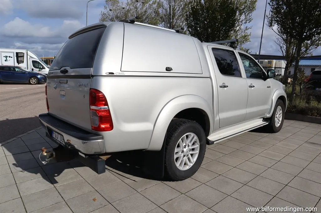 Toyota Hilux 3.0 D-4D 4x4 Double Cab 171hk Momsbil Aut 1 ägare Kåpa, bild 3 av 12
