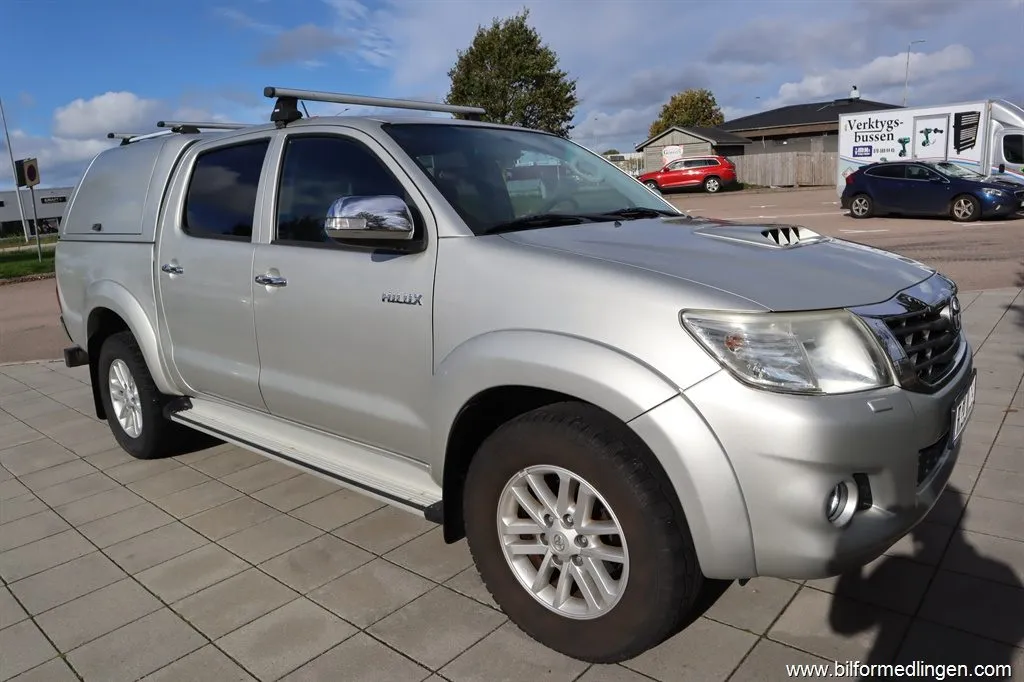 Toyota Hilux 3.0 D-4D 4x4 Double Cab 171hk Momsbil Aut 1 ägare Kåpa, bild 8 av 12