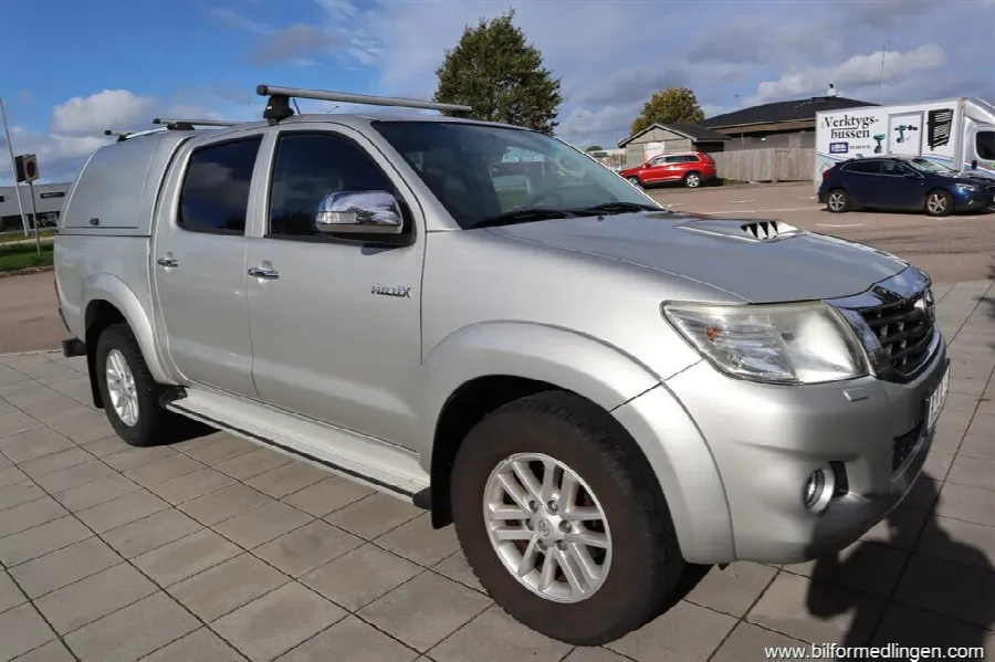 Toyota Hilux 3.0 D-4D 4x4 Double Cab 171hk Momsbil Aut 1 ägare Kåpa, bild 8 av 12