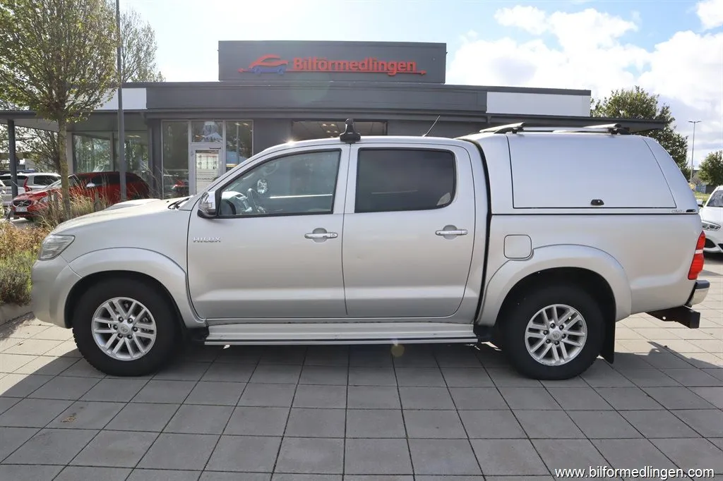 Toyota Hilux 3.0 D-4D 4x4 Double Cab 171hk Momsbil Aut 1 ägare Kåpa, bild 1 av 12