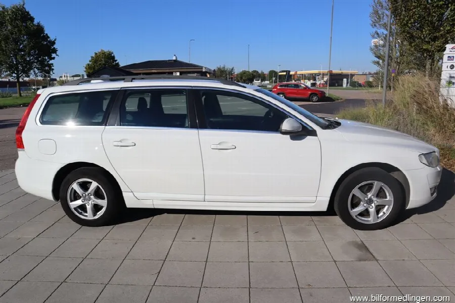 Volvo V70 D3 150hk 1 ägare Aut Drag Svensksåld, bild 1 av 12
