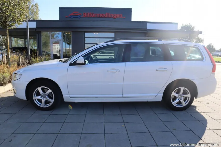 Volvo V70 D3 150hk 1 ägare Aut Drag Svensksåld, bild 2 av 12