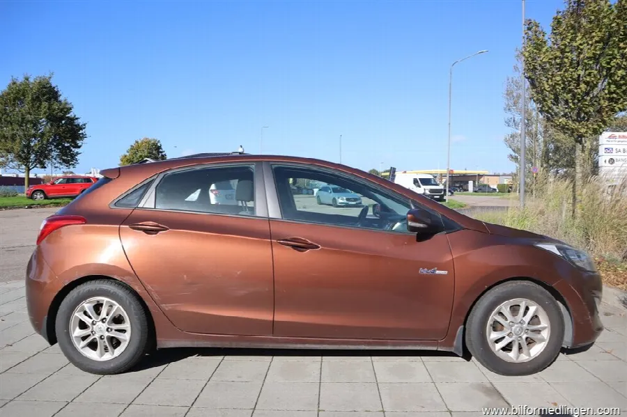 Hyundai i30 1.6 CRDi 5-door 110hk REP OBJEKT! Svensksåld, bild 1 av 12