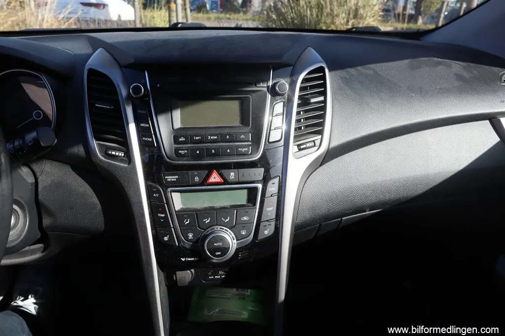 Hyundai i30 1.6 CRDi 5-door 110hk REP OBJEKT! Svensksåld, bild 7 av 12