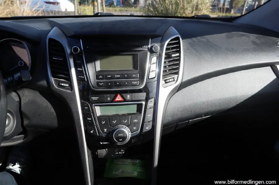 Hyundai i30 1.6 CRDi 5-door 110hk REP OBJEKT! Svensksåld, bild 7 av 12