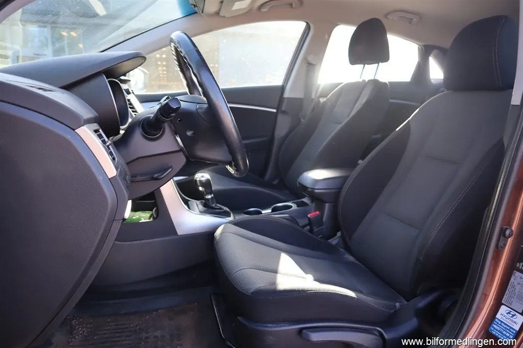 Hyundai i30 1.6 CRDi 5-door 110hk REP OBJEKT! Svensksåld, bild 4 av 12