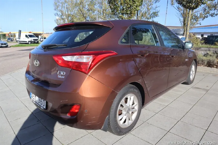 Hyundai i30 1.6 CRDi 5-door 110hk REP OBJEKT! Svensksåld, bild 3 av 12
