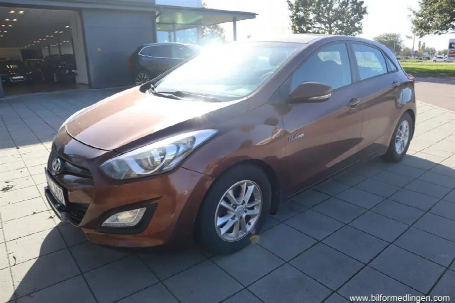 Hyundai i30 1.6 CRDi 5-door 110hk REP OBJEKT! Svensksåld, bild 2 av 12