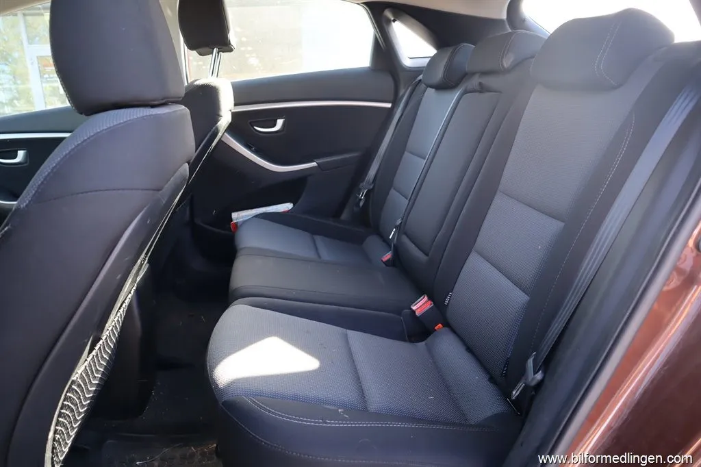 Hyundai i30 1.6 CRDi 5-door 110hk REP OBJEKT! Svensksåld, bild 6 av 12