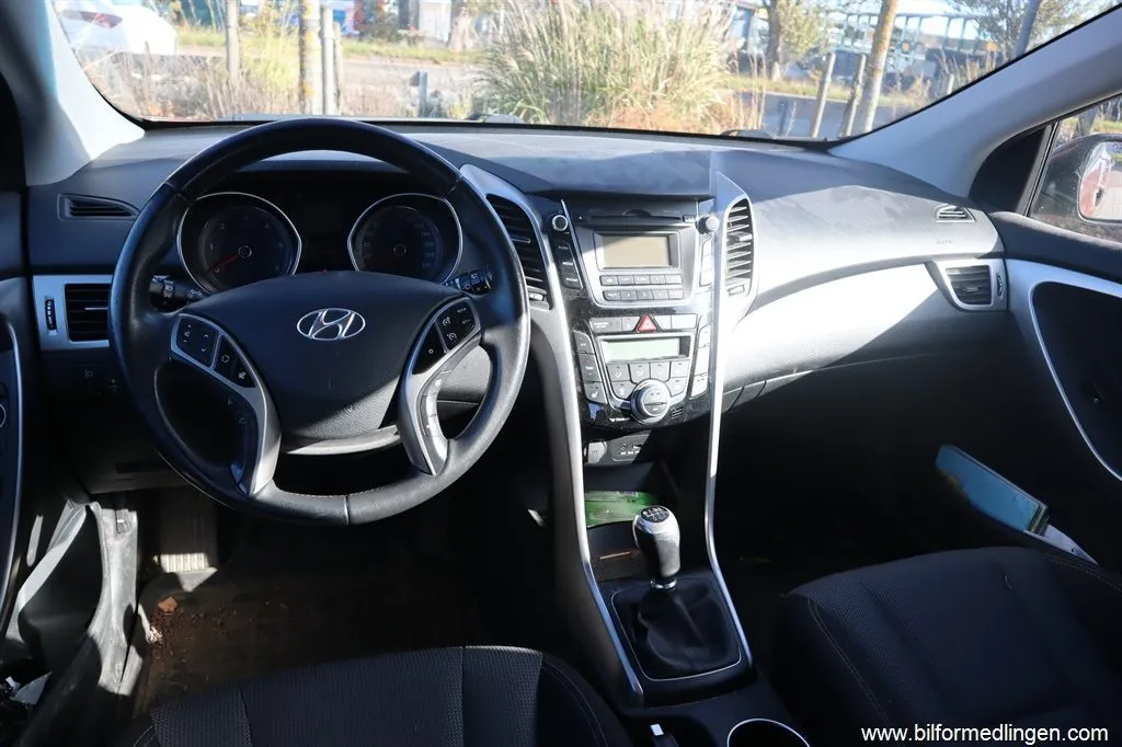 Hyundai i30 1.6 CRDi 5-door 110hk REP OBJEKT! Svensksåld, bild 5 av 12