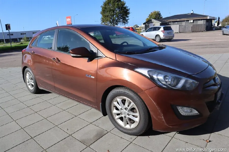 Hyundai i30 1.6 CRDi 5-door 110hk REP OBJEKT! Svensksåld, bild 9 av 12