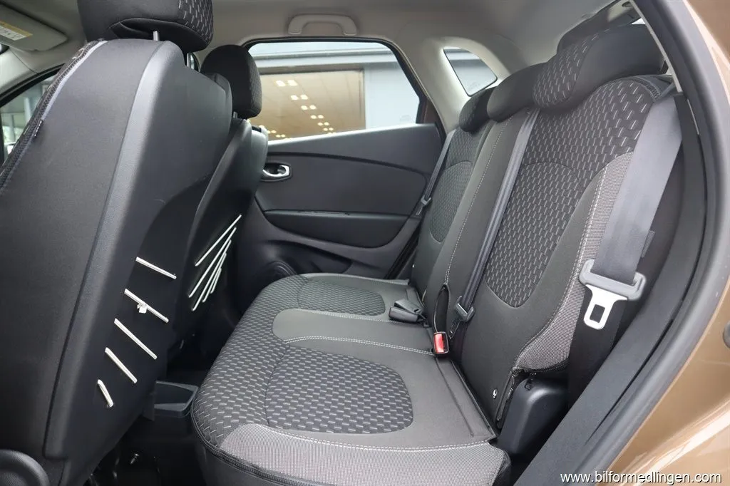 Renault Captur 1.2 TCe 118hk, bild 8 av 12