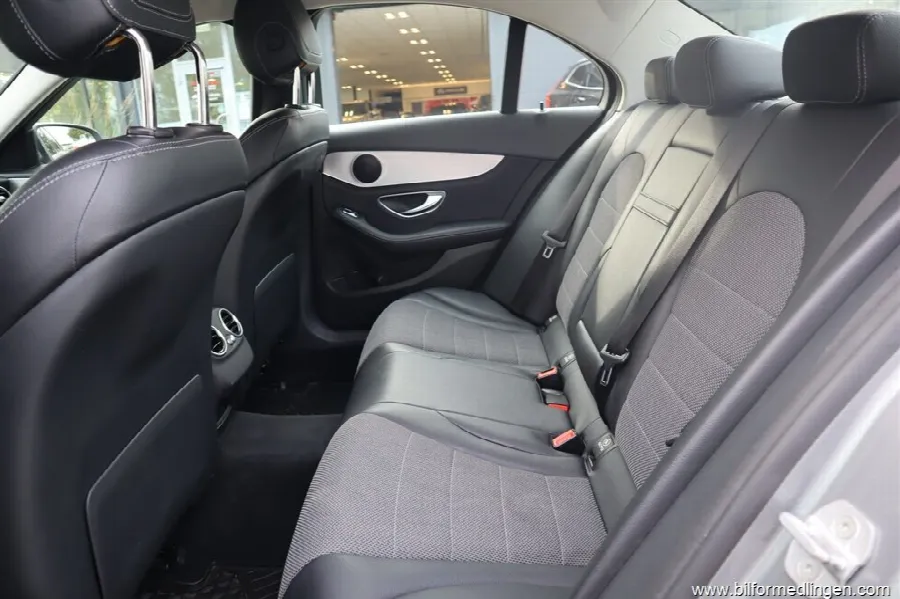 Mercedes-Benz C 220 d Sedan 170hk Svensksåld 1 ägare Dragkrok, bild 4 av 12