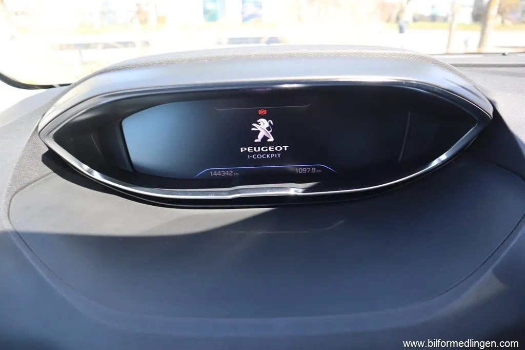 Peugeot 3008 1.6 PureTech 225 Plug-In Hybrid 225hk Aut Navi Drag 1 Ägare, bild 7 av 12
