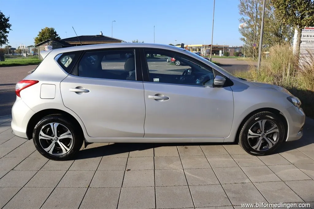 Nissan Pulsar 1.2 DIG-T 5-door 115hk Aut Navi Backkamera Svensksåld, bild 6 av 12