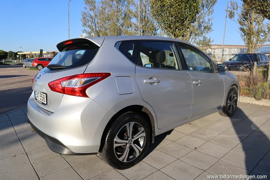 Nissan Pulsar 1.2 DIG-T 5-door 115hk Aut Navi Backkamera Svensksåld, bild 8 av 12