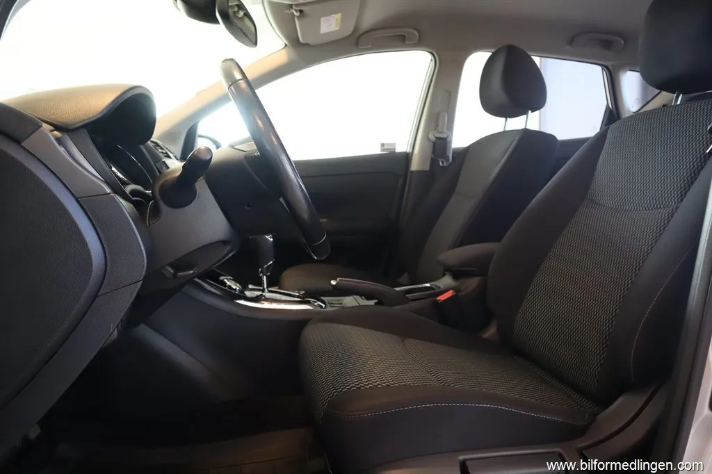 Nissan Pulsar 1.2 DIG-T 5-door 115hk Aut Navi Backkamera Svensksåld, bild 3 av 12