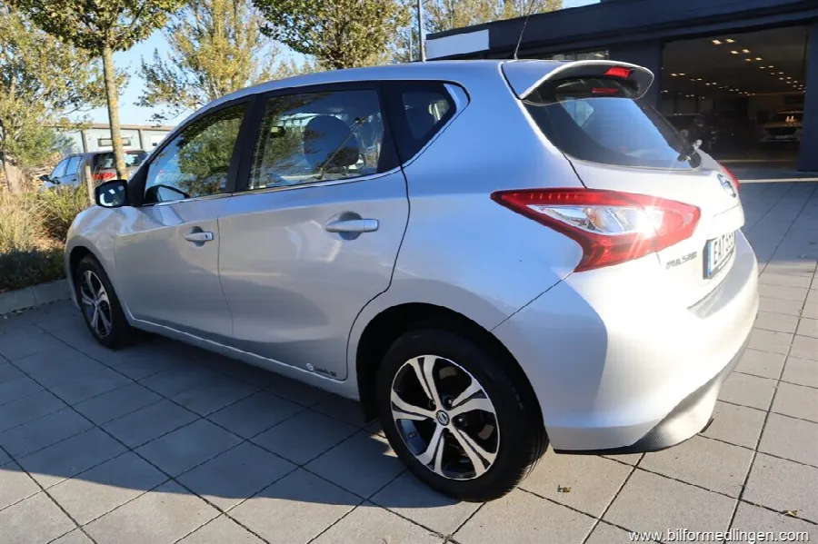 Nissan Pulsar 1.2 DIG-T 5-door 115hk Aut Navi Backkamera Svensksåld, bild 9 av 12