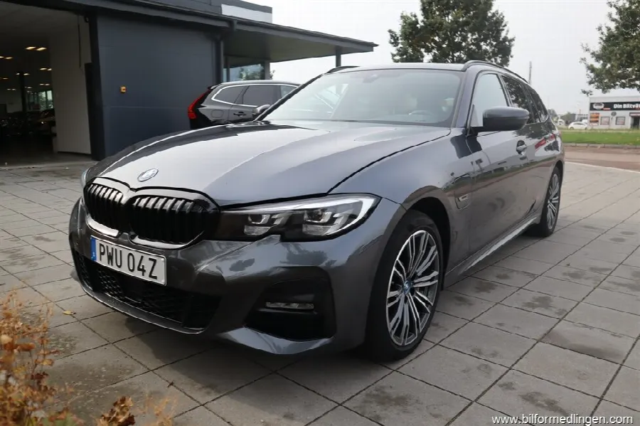 BMW 330 e xDrive Touring 292hk, bild 2 av 12