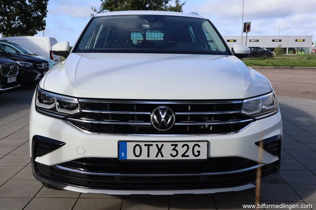Volkswagen Tiguan 2.0 TDI 4Motion 200hk DSG Elegance Momsbil 1 Ägare, bild 3 av 12
