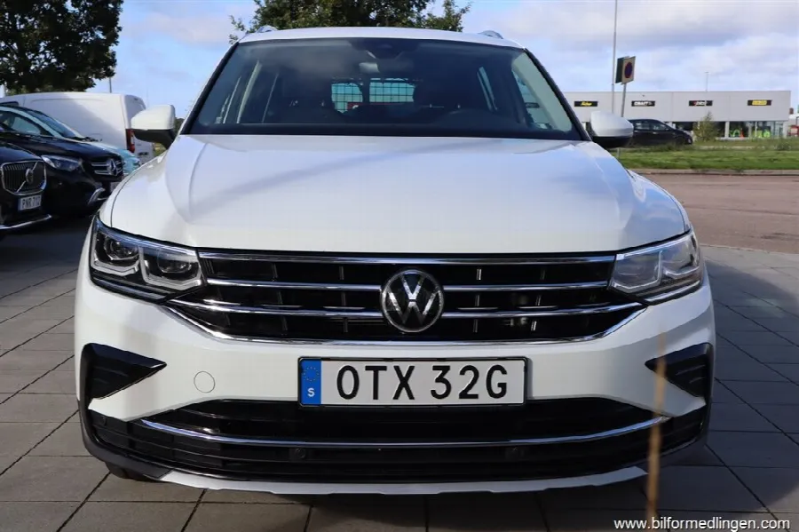 Volkswagen Tiguan 2.0 TDI 4Motion 200hk DSG Elegance Momsbil 1 Ägare, bild 3 av 12