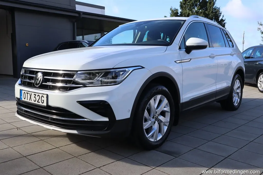 Volkswagen Tiguan 2.0 TDI 4Motion 200hk DSG Elegance Momsbil 1 Ägare, bild 2 av 12
