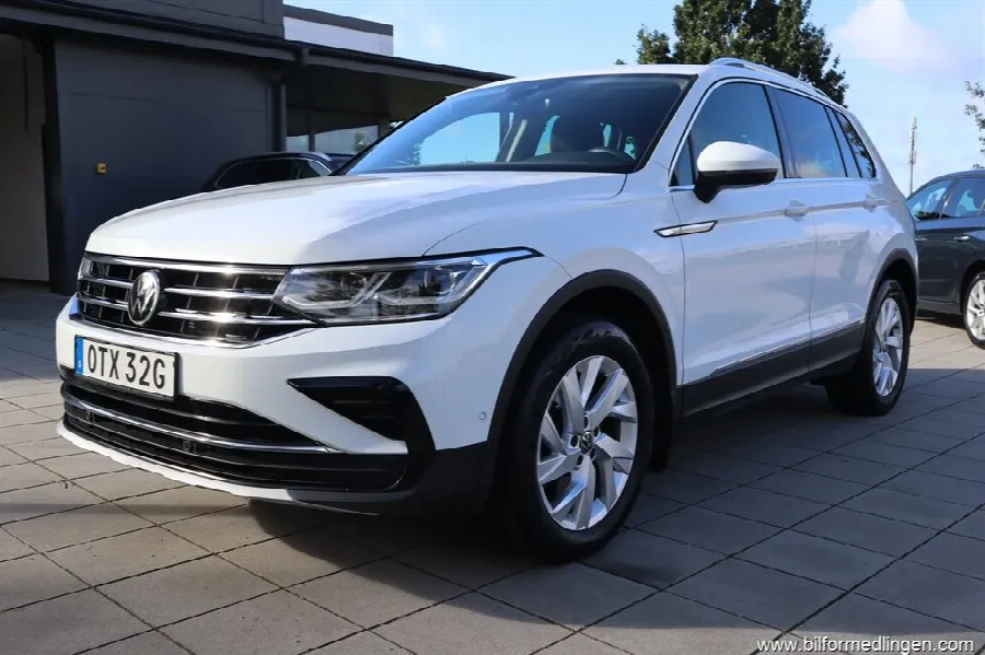 Volkswagen Tiguan 2.0 TDI 4Motion 200hk DSG Elegance Momsbil 1 Ägare, bild 2 av 12