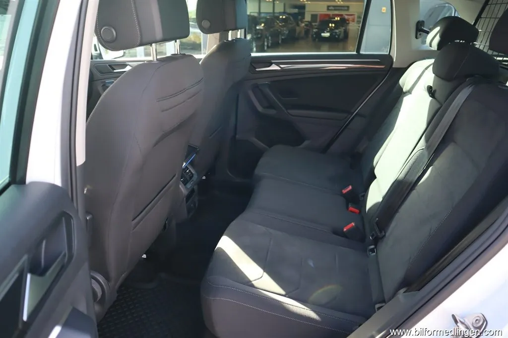 Volkswagen Tiguan 2.0 TDI 4Motion 200hk DSG Elegance Momsbil 1 Ägare, bild 10 av 12