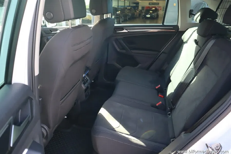 Volkswagen Tiguan 2.0 TDI 4Motion 200hk DSG Elegance Momsbil 1 Ägare, bild 10 av 12