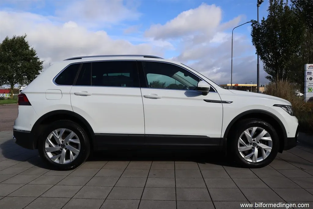 Volkswagen Tiguan 2.0 TDI 4Motion 200hk DSG Elegance Momsbil 1 Ägare, bild 5 av 12
