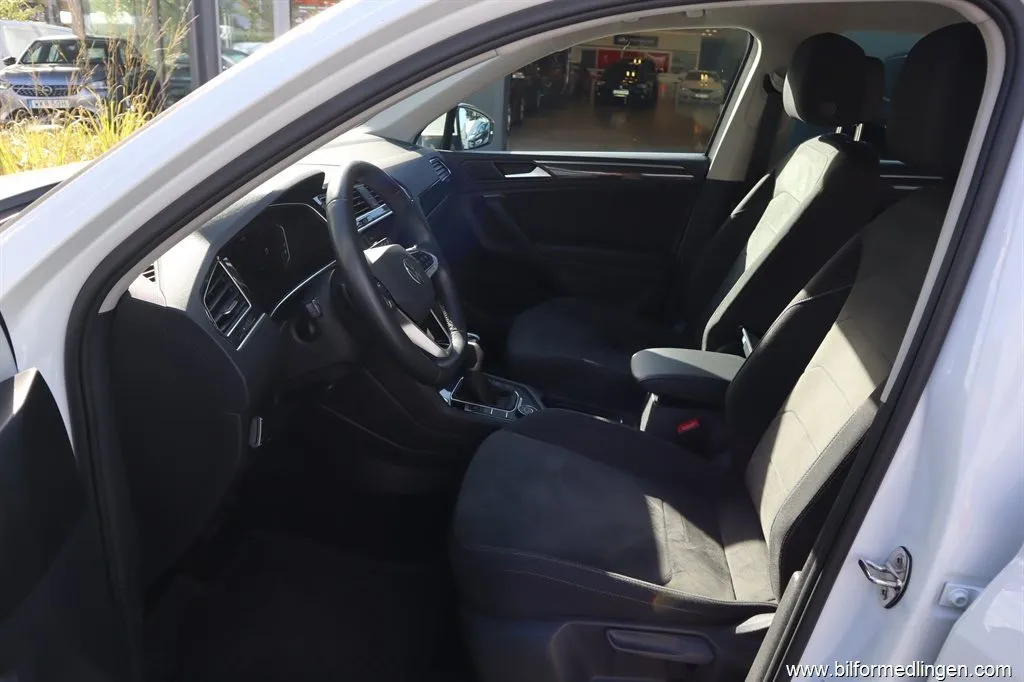 Volkswagen Tiguan 2.0 TDI 4Motion 200hk DSG Elegance Momsbil 1 Ägare, bild 9 av 12