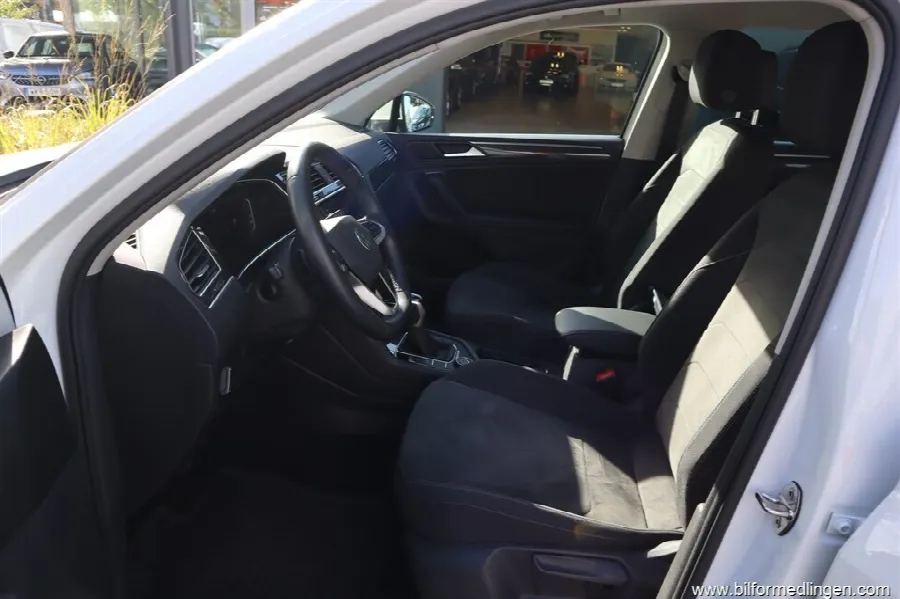 Volkswagen Tiguan 2.0 TDI 4Motion 200hk DSG Elegance Momsbil 1 Ägare, bild 9 av 12