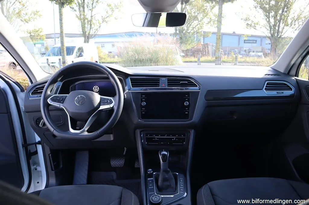 Volkswagen Tiguan 2.0 TDI 4Motion 200hk DSG Elegance Momsbil 1 Ägare, bild 8 av 12