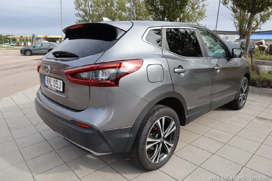 Nissan Qashqai 1.3 DIG-T FWD 160hk Aut 360° kamera, bild 3 av 12