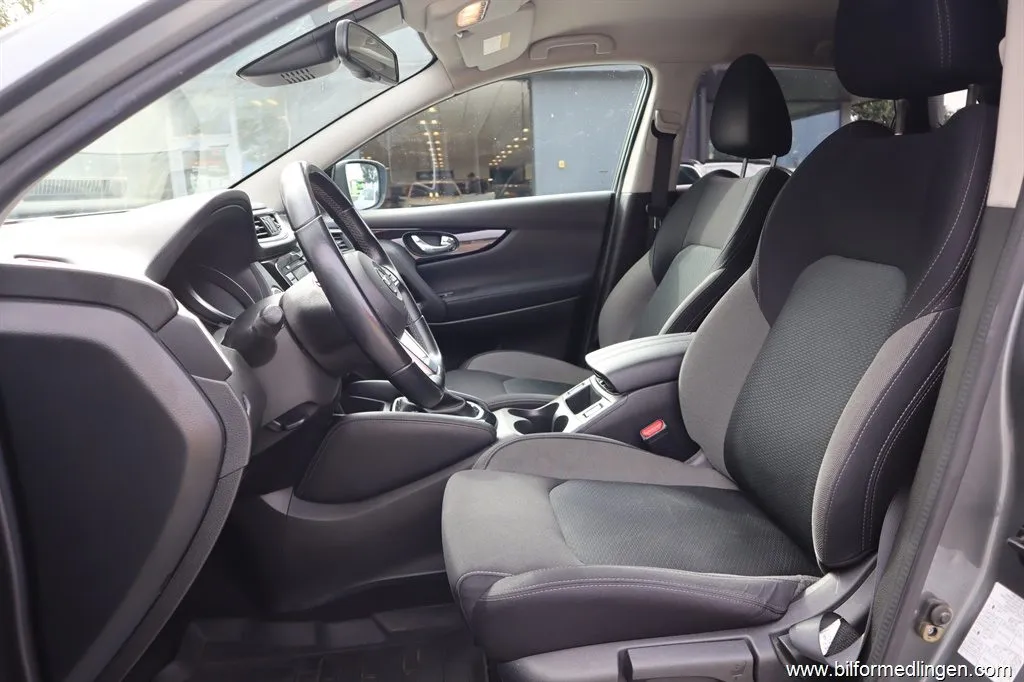 Nissan Qashqai 1.3 DIG-T FWD 160hk Aut 360° kamera, bild 4 av 12