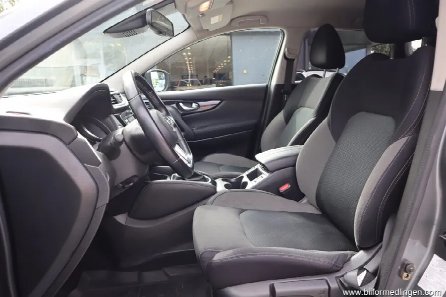 Nissan Qashqai 1.3 DIG-T FWD 160hk Aut 360° kamera, bild 4 av 12