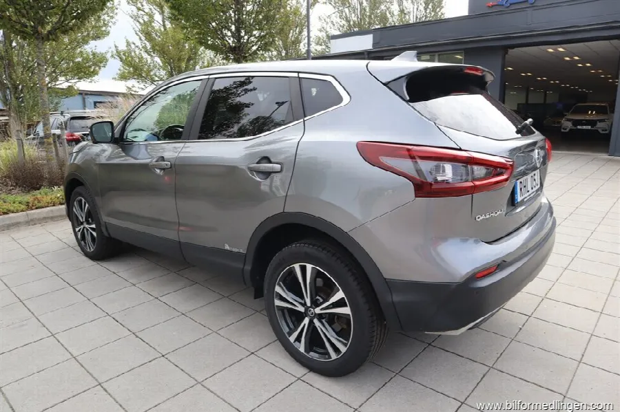 Nissan Qashqai 1.3 DIG-T FWD 160hk Aut 360° kamera, bild 9 av 12
