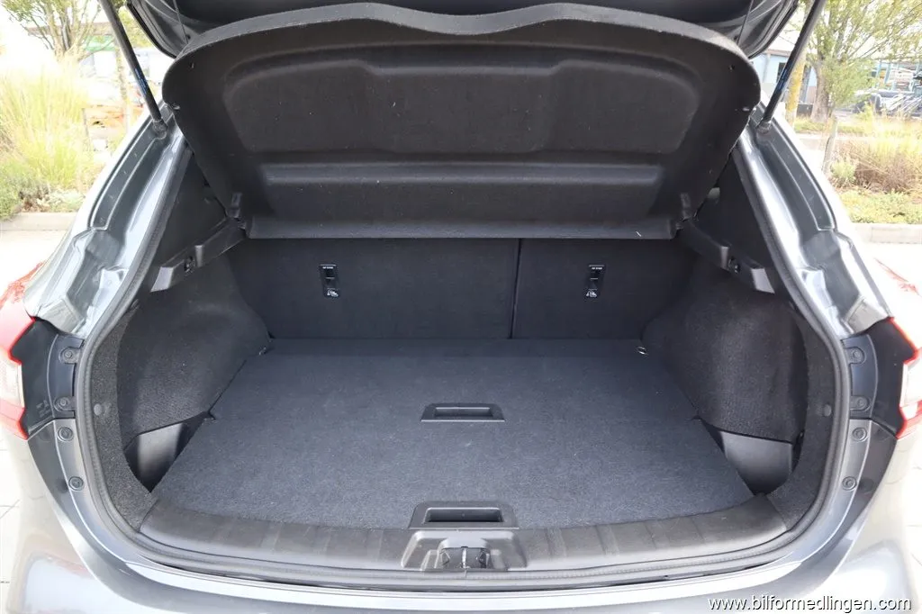 Nissan Qashqai 1.3 DIG-T FWD 160hk Aut 360° kamera, bild 11 av 12