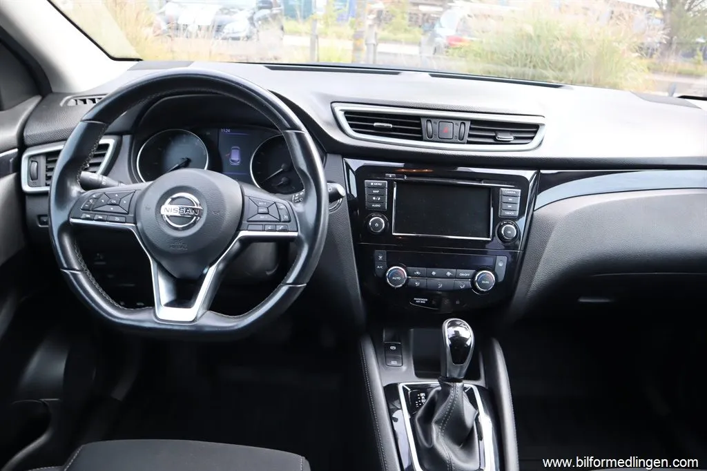Nissan Qashqai 1.3 DIG-T FWD 160hk Aut 360° kamera, bild 6 av 12