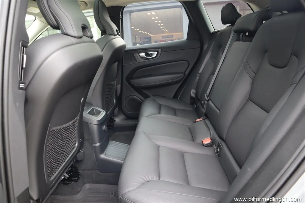 Volvo XC60 T6 2.0 Recharge AWD 350hk Aut Plus Dark edition 1 ägare Panorama mm, bild 5 av 12