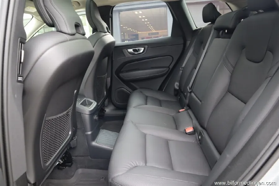 Volvo XC60 T6 2.0 Recharge AWD 350hk Aut Plus Dark edition 1 ägare Panorama mm, bild 5 av 12