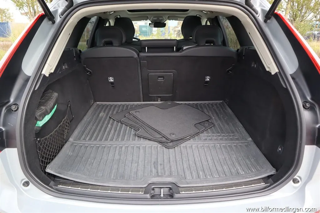 Volvo XC60 T6 2.0 Recharge AWD 350hk Aut Plus Dark edition 1 ägare Panorama mm, bild 11 av 12